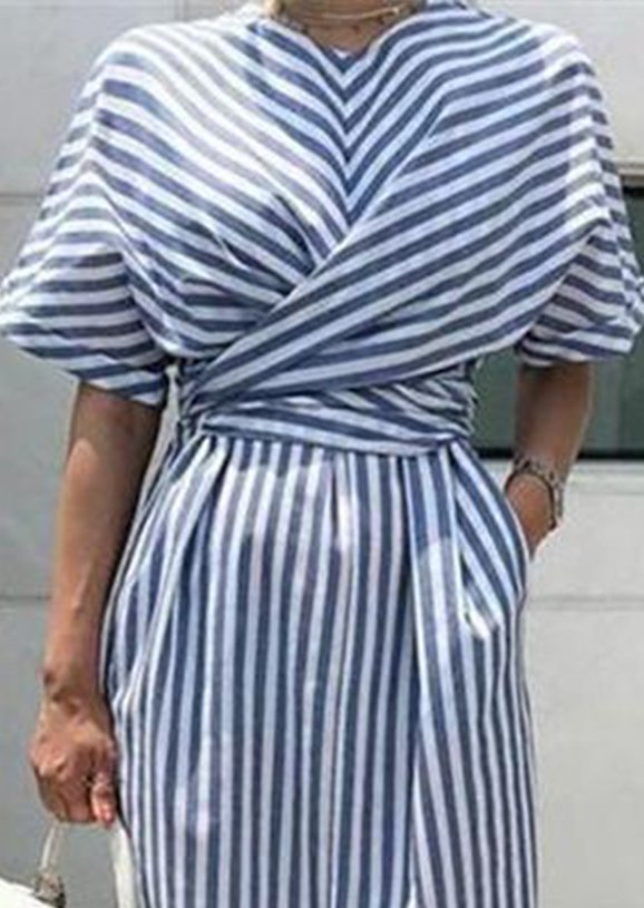 Robe Rayée Droite à Manches Courtes et à Col Rond